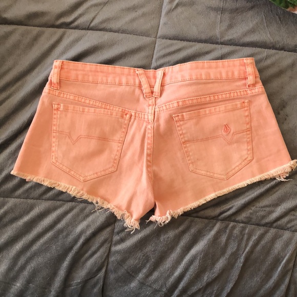 Volcom shorts - Picture 3 of 3